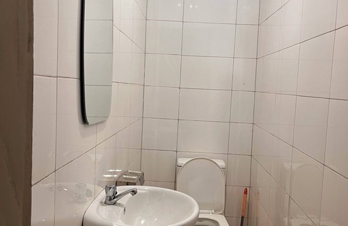 Eastern Region Apartamento | Marvelous apartment with AC in vibrant Somanya