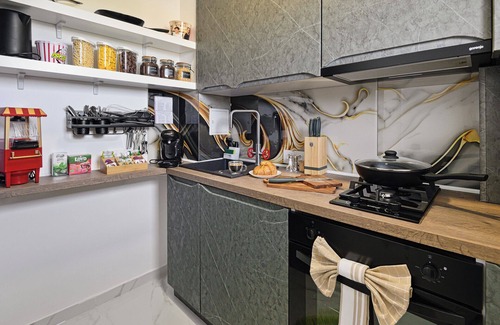 Sector 4 Apartamento | Marvelous City View 3-bedroom apartment with Full Kitchen & AC in București