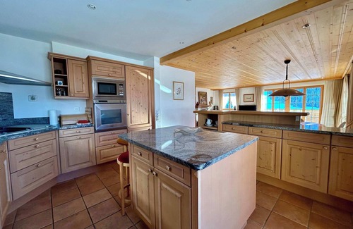 Rougemont Apartamento | Marvelous Luxurious Furnished Flat with Outstanding Views