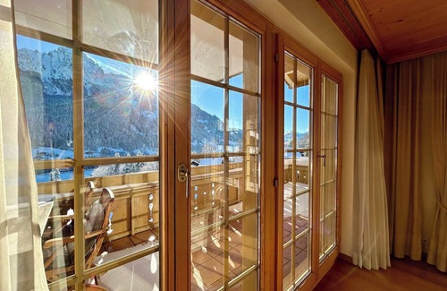 Rougemont Apartamento | Marvelous Luxurious Furnished Flat with Outstanding Views