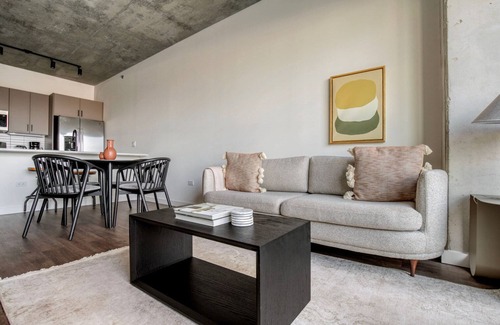 Killgubbin Apartamento | Marvelous River North 1BR, nr Riverwalk, w/ Yoga Studio, by Blueground
