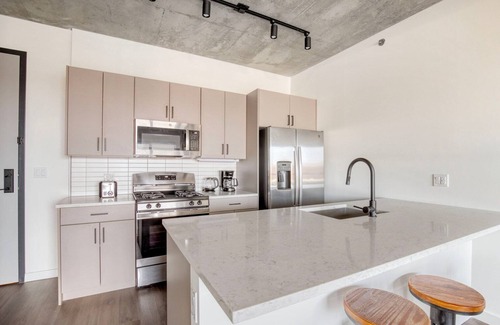 Killgubbin Apartamento | Marvelous River North 1BR, nr Riverwalk, w/ Yoga Studio, by Blueground