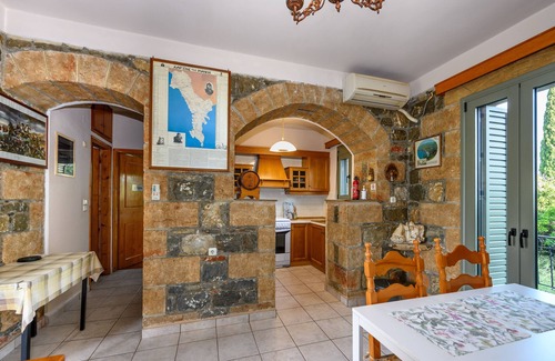 Kardamyli Apartamento | Mary's stone house 5 min From Kardamili ,,