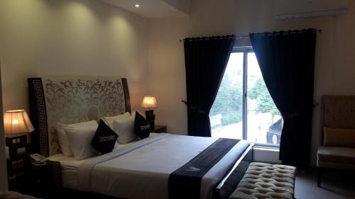 Gulberg Hotel | MaryLeena Hotel Gulberg