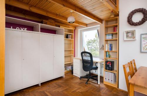Marymount Apartamento | Marymont Apartment with Mezzanine by BookingHost