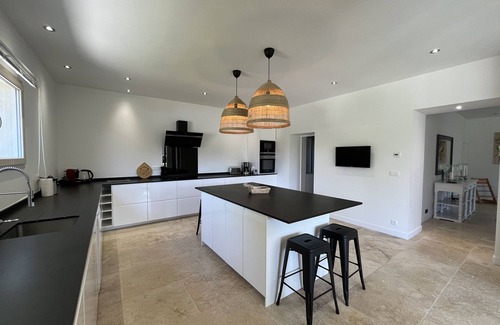 Chateaurenard Otro | Mas de l'Olivier, freshly renovated, heated pool