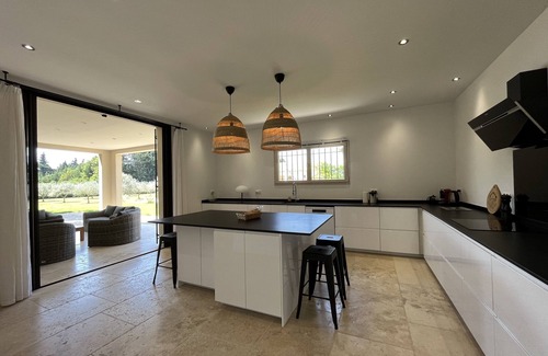 Chateaurenard Otro | Mas de l'Olivier, freshly renovated, heated pool