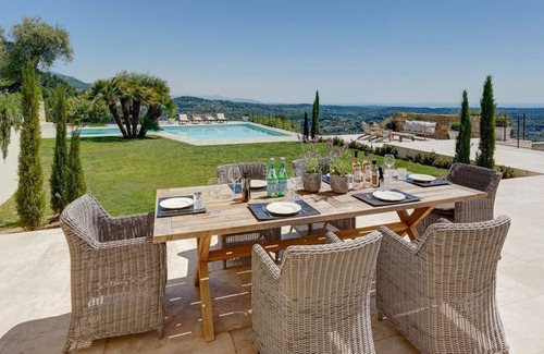 Grasse Villa | Mas Du Duc - Tres Habitaciones Villa, Capacidad 8