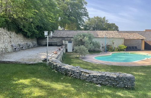 Valreas Casa | Mas Ferme Montplaisir 4* "vineyard side