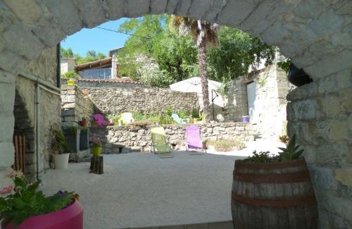 Brujas Cama Y Desayuno | Mas les Dolmens Chambres et table d'hôtes