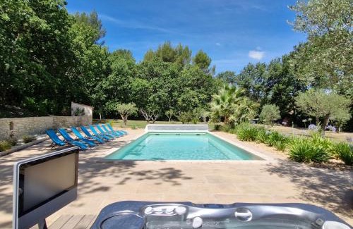 Pernes-les-Fontaines Villa | Mas Libertino - Villa avec piscine & jacuzzi