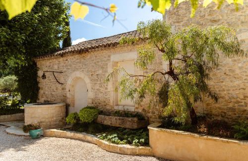 Mas-Blanc-des-Alpilles Casa | MAS MILLÉSIME - Chambre double - petit déjeuner - piscine - Mas du XVIIIème siècle proche Saint-Rémy-de-Provence