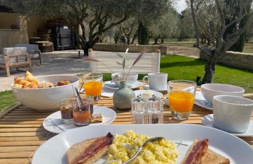 Mas-Blanc-des-Alpilles Casa | MAS MILLÉSIME - Chambre double - petit déjeuner - piscine - Mas du XVIIIème siècle proche Saint-Rémy-de-Provence