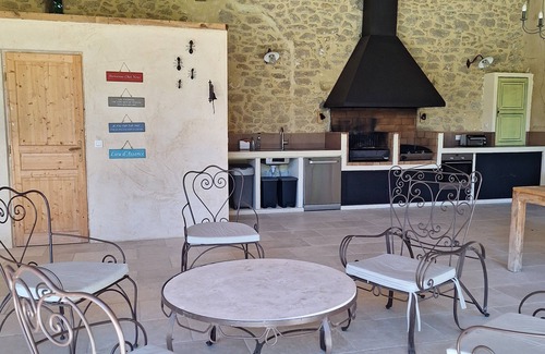 Althen-des-Paluds Otro | Mas with swimming pool, near Avignon, ideal for a family holiday.