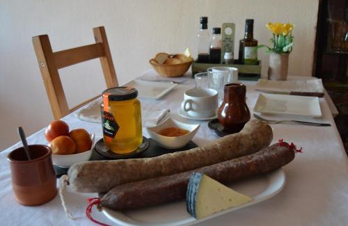 Les Avellanes I Santa Linya Cama Y Desayuno | Masia Molí de Tartareu