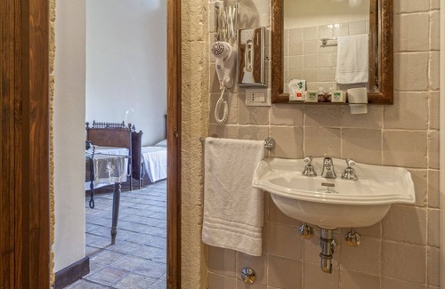 Buccheri Otro | Masseria Fortificata Lo Zafferaneto
