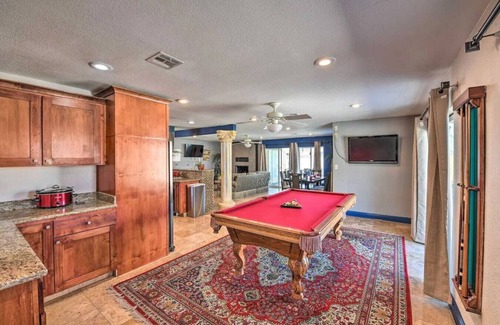 Rancho Oakey Casa | Massive 3 bedroom close to the strip!