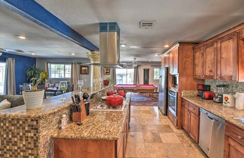 Rancho Oakey Casa | Massive 3 bedroom close to the strip!