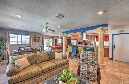 Rancho Oakey Casa | Massive 3 bedroom close to the strip!
