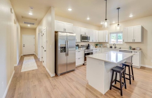 Florence Casa | Massive 3 bedroom close to the water!