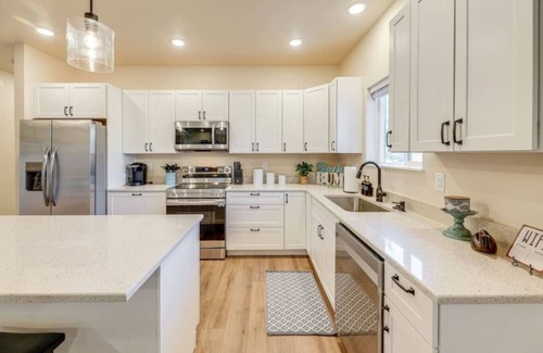 Florence Casa | Massive 3 bedroom close to the water!