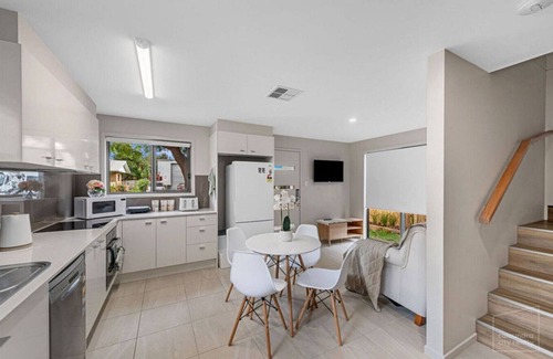 Moorooka Casa | Massive 5bdr Home | Games Room | Wi-Fi | Netflix