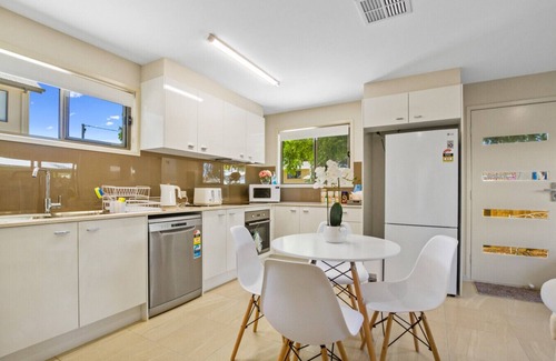 Moorooka Casa | Massive 5bdr Home | Games Room | Wi-Fi | Netflix