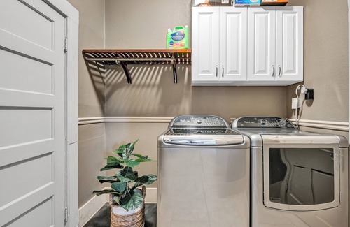 Bryan Casa | Massive 6 Bedroom Downtown Home