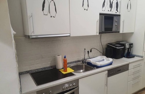 Brigittenau Apartamento | Massive 6BR Apt. at Millenium City for big Groups