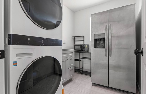 Hayward Casa | Massive 8BR Home in Hayward– Comfort & Convenience