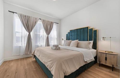 Hayward Casa | Massive 8BR Home in Hayward with AC Free Parking