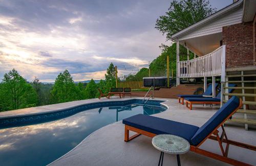 Weaverville Casa | Massive Asheville Compound A Memorable Experience