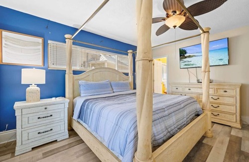 North Redington Beach Casa | Massive home on the water!