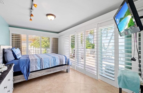 North Redington Beach Casa | Massive home on the water!