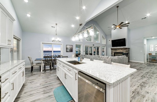Waverly Casa | Massive Lake Views & Stunning Sunsets: Waverly Gem