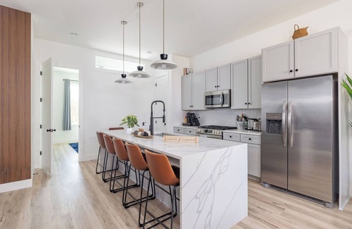 East Bank Casa | Massive Luxury Home w/Rooftop, Hot-tub, Game room, Mini Golf, Views, and more