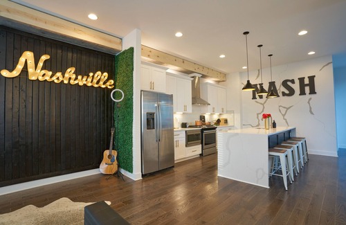 Hurwood Heights Casa | ★Massive Roofdeck★NEW Home-4Bd/3.5Ba- 3miles to downtown
