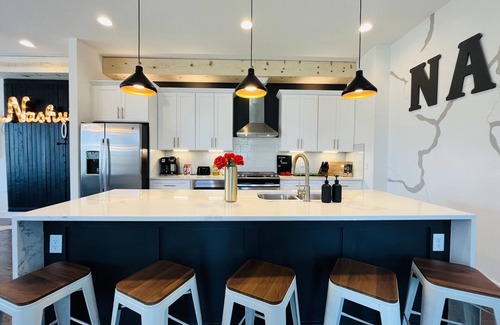 Hurwood Heights Casa | ★Massive Roofdeck★NEW Home-4Bd/3.5Ba- 3miles to downtown