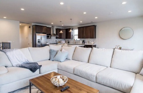 Visitacion Valley Casa | Massive Stylish Home in an Amazing Location in San Francisco!