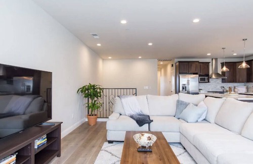 Visitacion Valley Casa | Massive Stylish Home in an Amazing Location in San Francisco!