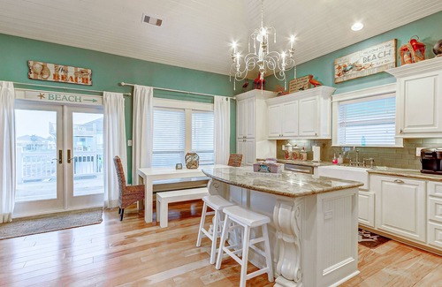 Port Bolivar Casa | Massive Swimspa ~ Ocean Views ~ Short walk to beach ~ Starlink Internet ~ Games