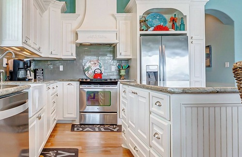 Port Bolivar Casa | Massive Swimspa ~ Ocean Views ~ Short walk to beach ~ Starlink Internet ~ Games
