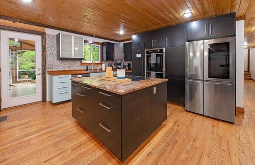 Lookout Valley Neighborhood Association Chalet De Esquí | Massive Vacation Home with Pool & Swim Spa