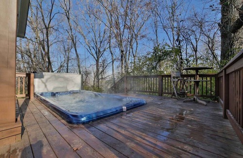 Lookout Valley Neighborhood Association Chalet De Esquí | Massive Vacation Home with Pool & Swim Spa