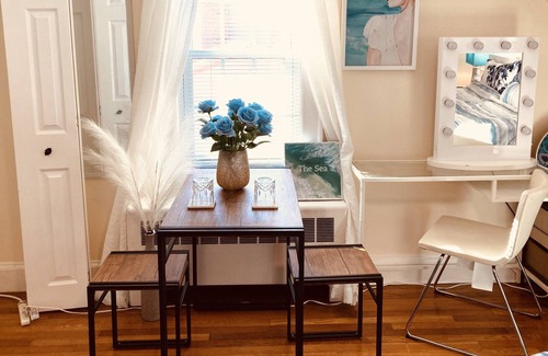 Framingham Casa | Master Bedroom, 4K TV & Desk for work