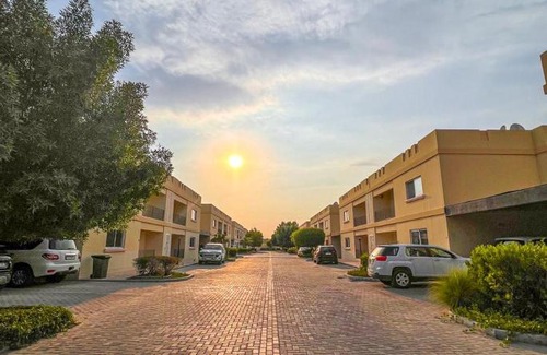Doha Apartamento | Master bedroom with entertaining facilities & Swimming pool