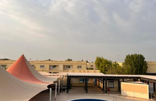 Doha Apartamento | Master bedroom with entertaining facilities & Swimming pool