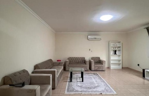 Doha Apartamento | Master bedroom with entertaining facilities & Swimming pool