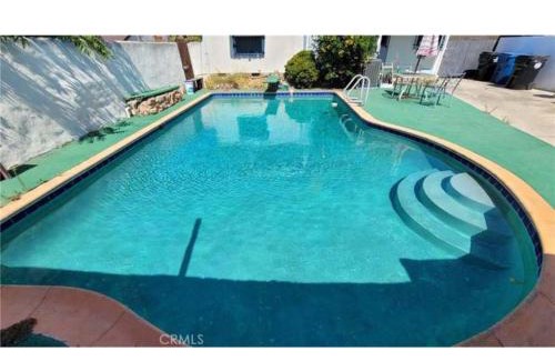 Los Angeles Cama Y Desayuno | Master Bedroom with private bathroom super close to Sofi Stadium, KIA Forum and LAX airport