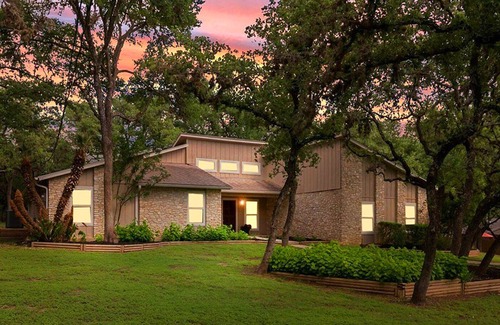 San Marcos Casa | Master Bedroom with KING Bed, FREE Wi-Fi/Parking/Snack in Relaxing Oasis